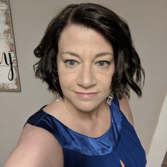 Meet your Posher, Tina - Picture 2 of 2